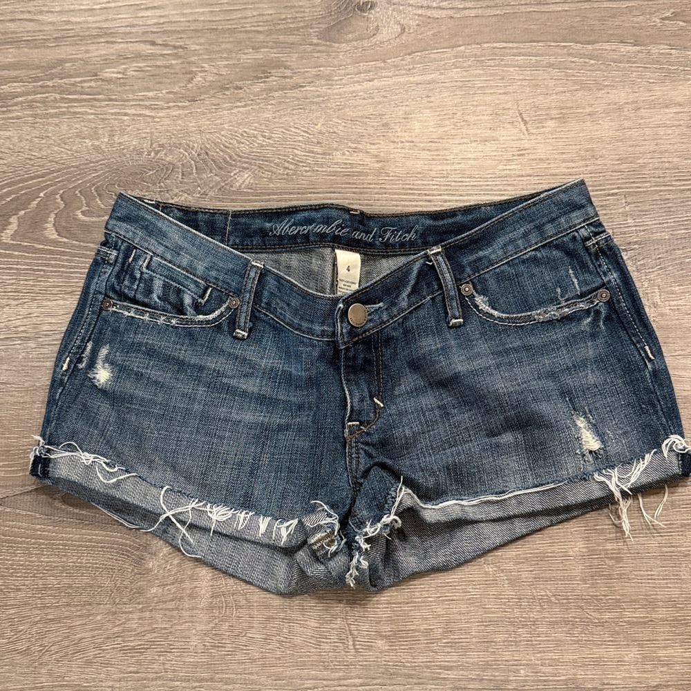 Abercrombie & Fitch low rise denim shorts size 4
